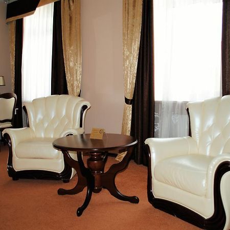 Gubernsky Hotel Minsk Esterno foto